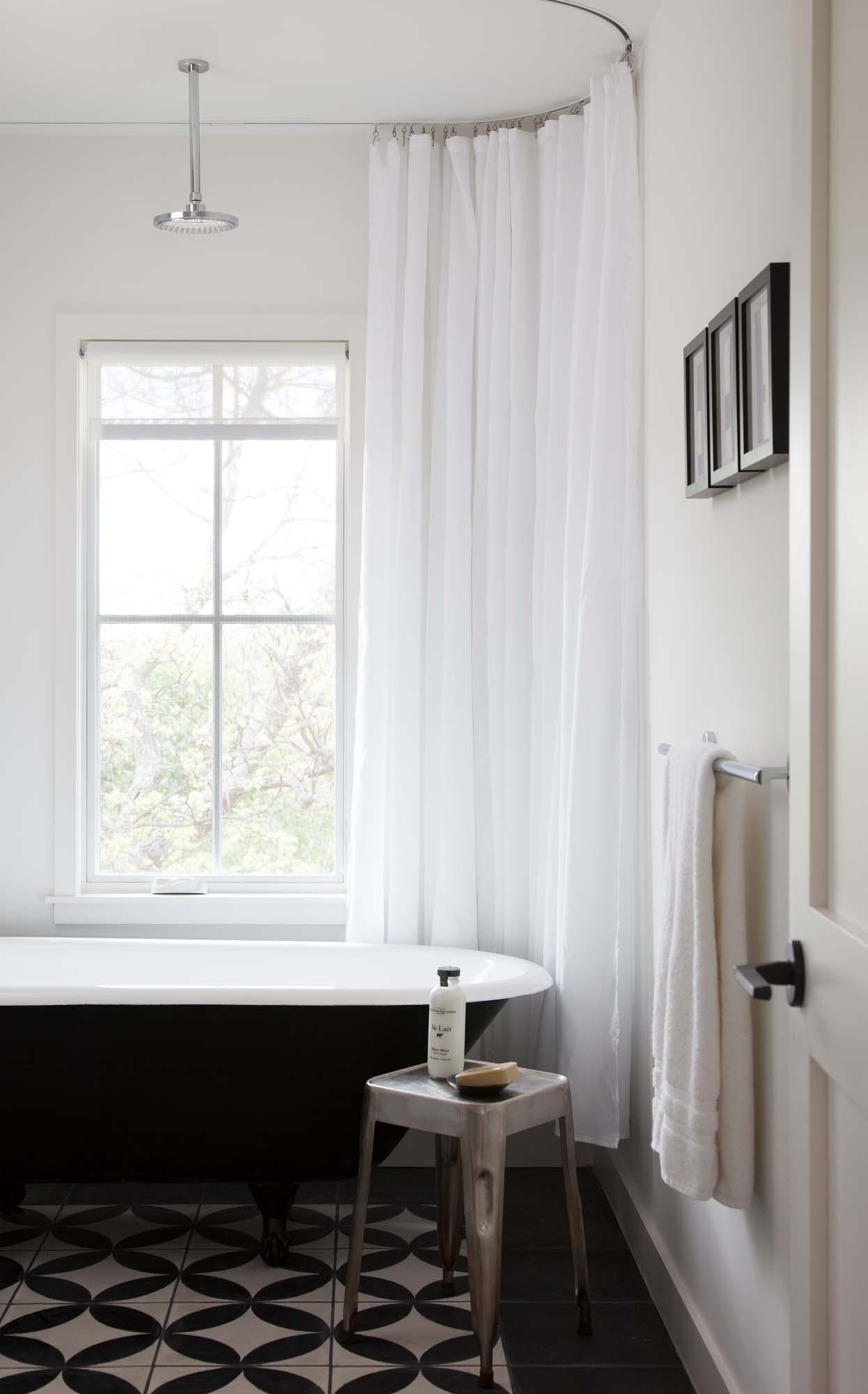 Clifford 10 Guest Bath