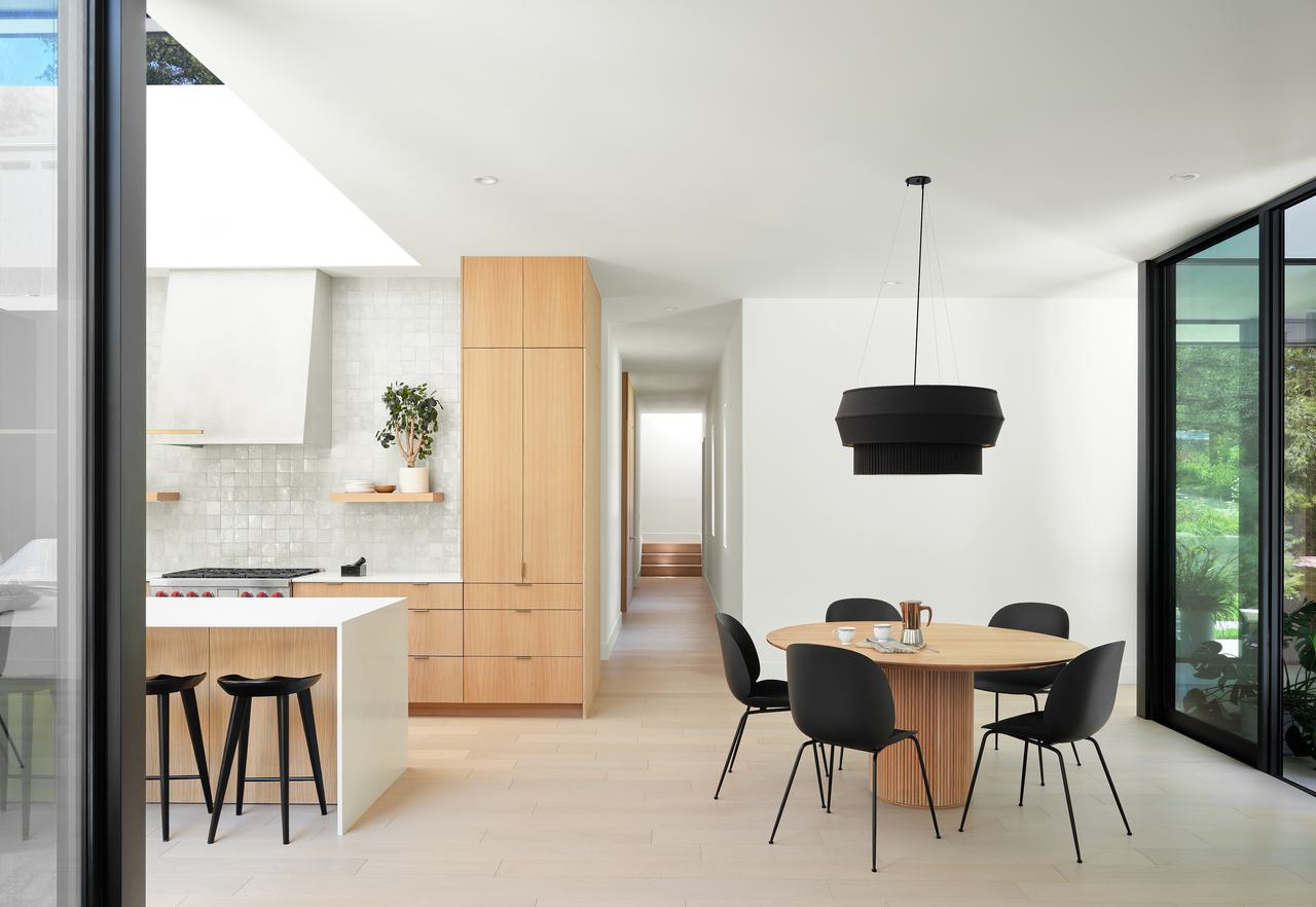 FAB 08 09 23 Dining 001