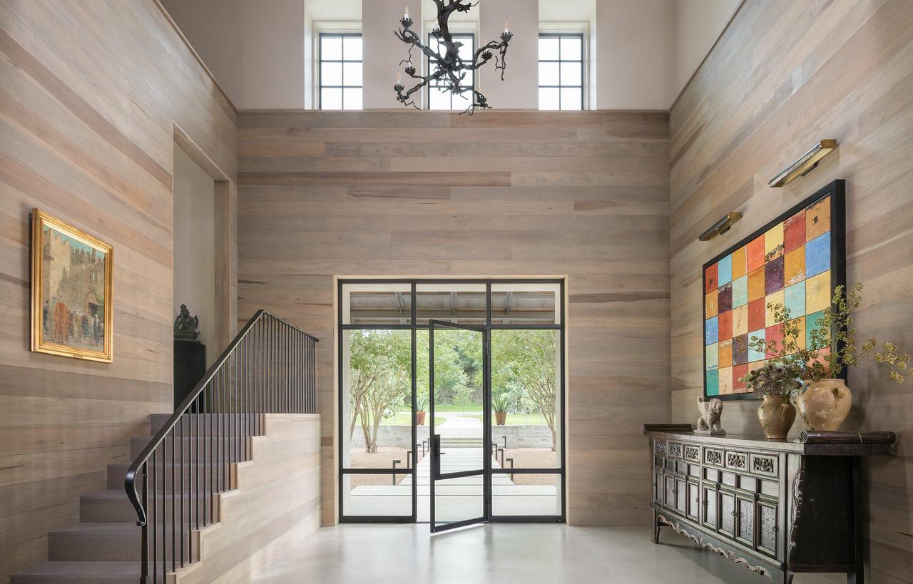 Lake Austin Retreat 02 Entry Hall