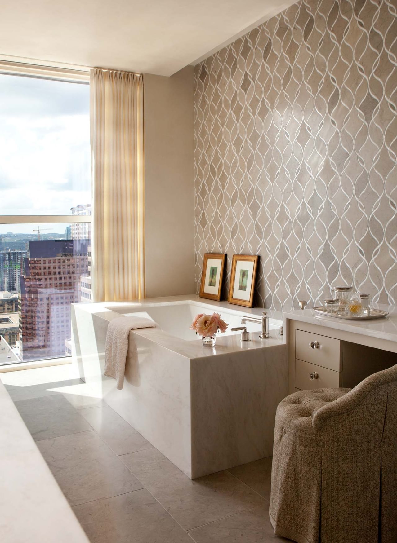 Penthouse 18 Bath
